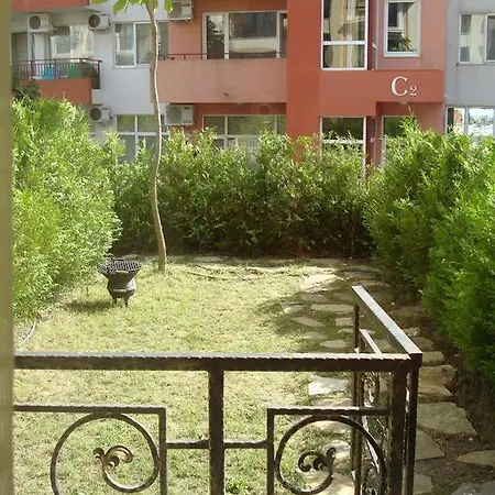 Studio In Astoria شقة